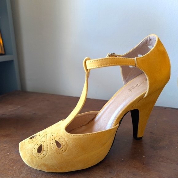 Graham Street Mustard Yellow Vintage style heels - Picture 2 of 10
